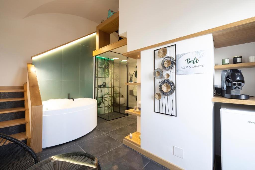 Bali Aqua&Charme Bed & Breakfast Gaeta Exterior photo